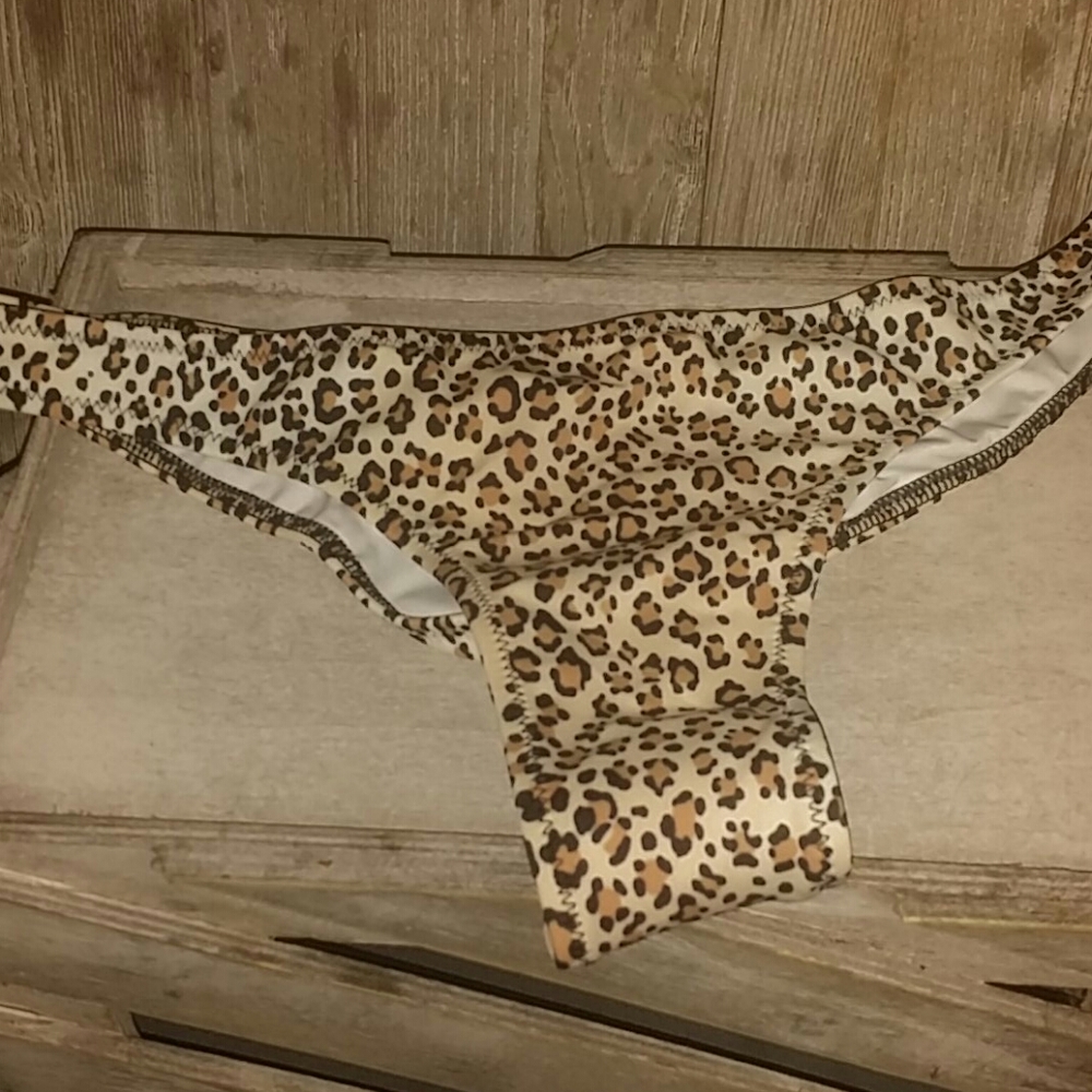 Victorias Secret Itsy Bikini Bottom leopard